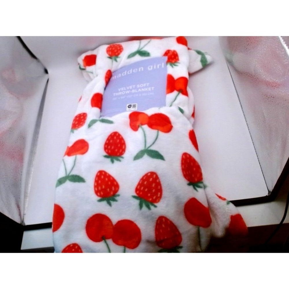 Madden Gurl - Velvet Soft Throw Blanket, 50" x 60" BRAN‎ DNEW WITH TAGS